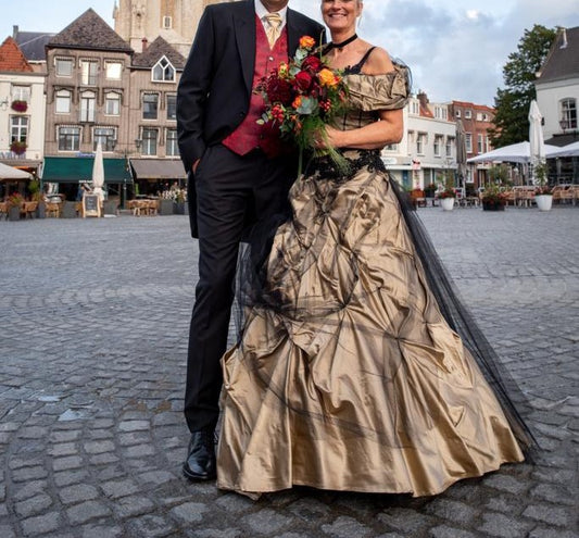 Een prachtige bruidsjurk in oude stijl!